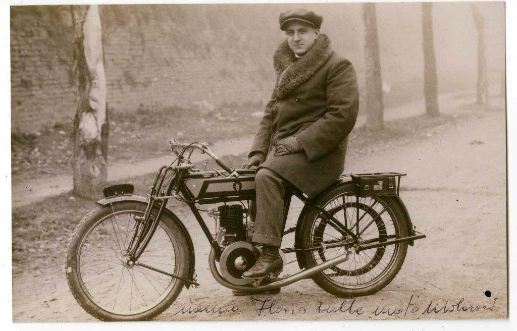 Flavio Molaroni in sella al modello sport del 1923