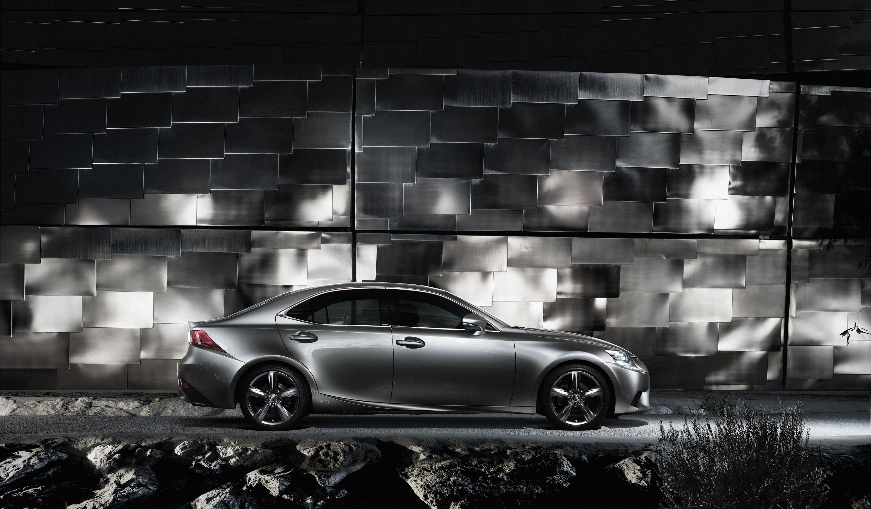 Lexus IS hybrid