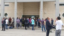 L'esterno della palestra dei Vigili del Fuoco di Taranto che per l'occasione ha ospitato l'udienza preliminare per il caso Ilva